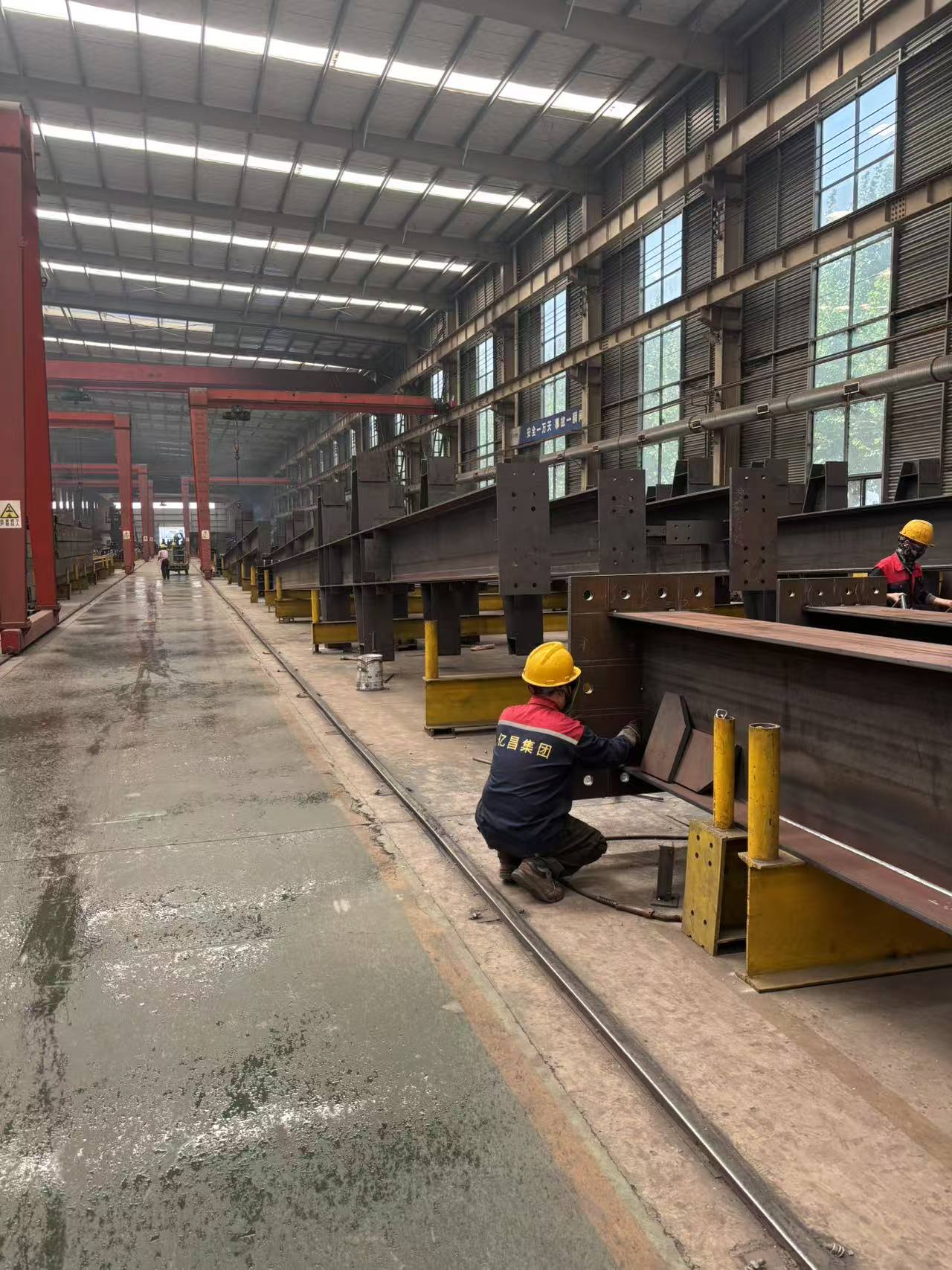 Five Key Advantages of Prefabricated Light Steel Factory Buildings